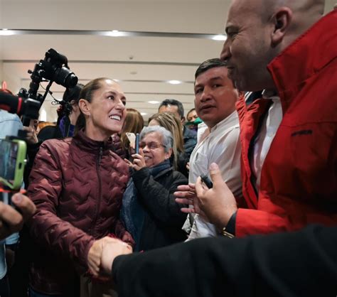 Al Grito De Presidenta Claudia Sheinbaum Es Arropada Por Militantes Y