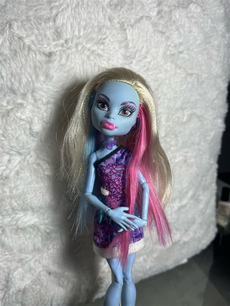 Se produkter som liknar Monster High docka Abbey Bo på Tradera