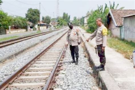 Ditabrak Kereta Babaranjang Lansia Oku Tewas Terseret Meter