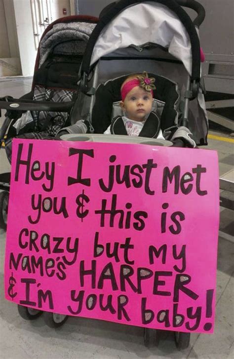 40 Hilarious Airport Greeting Signs That Are Both Funny and Embarrassing