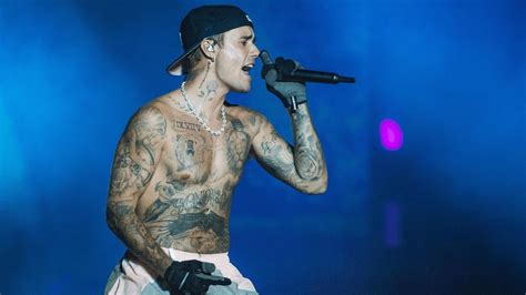 Doente Justin Bieber recebeu ordem médica para cancelar sua turnê