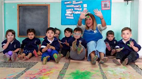 Dactilopintura en sala de tres primera sección Colegio María