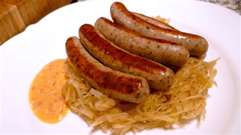 Bratwurst Mit Sauerkraut Und Zwiebelsenf Youtube