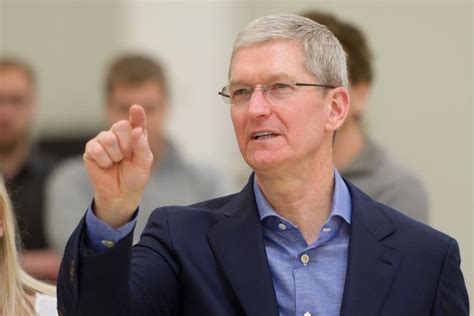 Tim Cook Dikuntit Orang Tak Dikenal Apple Ajukan Penahanan Sementara