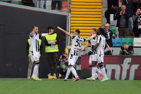 Nach Aufstieg Des Stadtrivalen Sampdoria Genua Steigt In Serie B Ab