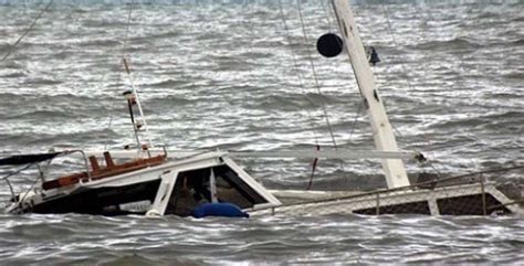 Kapal LCT Bahana Putra Tenggelam Di Perairan Batang Dua Ternate 2