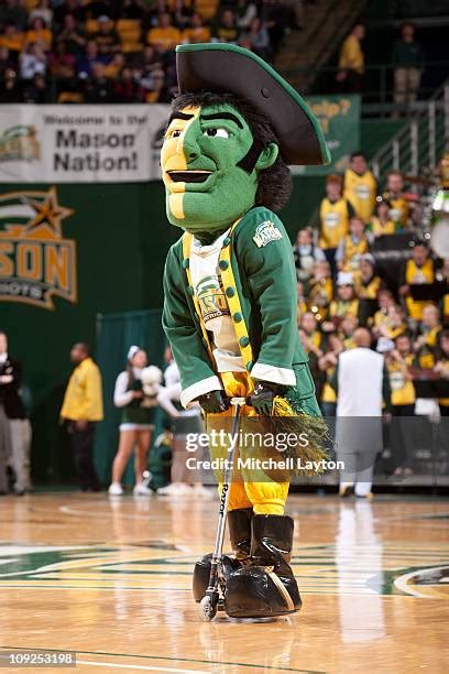 George Mason Mascot Photos And Premium High Res Pictures Getty Images