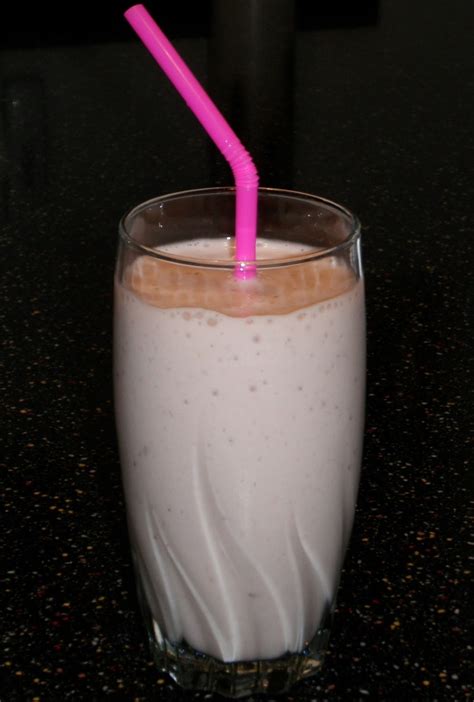 Sandra's Alaska Recipes: SANDRA'S FROZEN BANANA STRAWBERRY SMOOTHIE