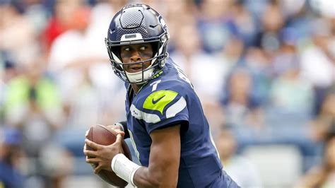 Geno Smith Stats How Seahawks QB S 2022 Compares To Russell Wilson S