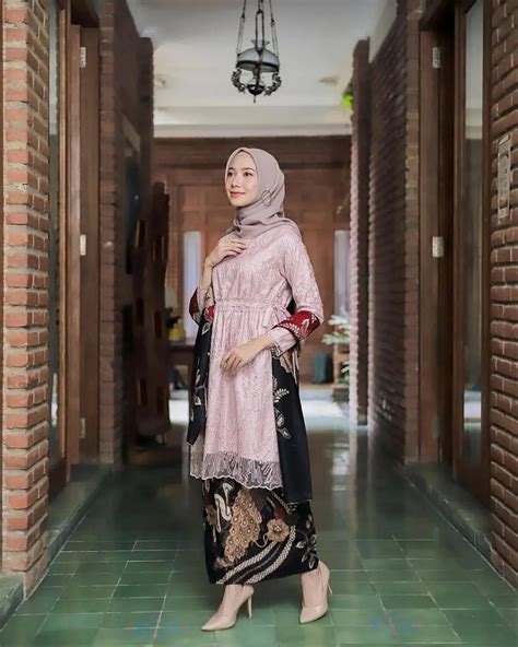 5 Inspirasi Kebaya Muslim Syari Untuk Acara Pernikahan