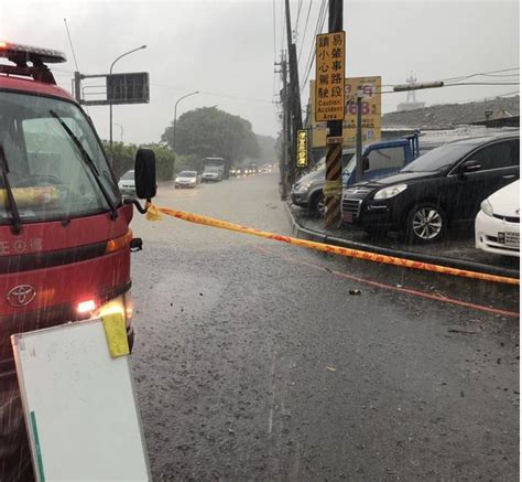 【大雷雨來襲】新北樹林區路口積水50公分 北部及中部多處淹水警戒 上報 Line Today