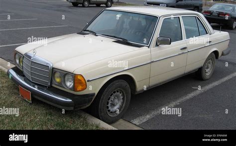 Mercedes Benz W123 Hi Res Stock Photography And Images Alamy