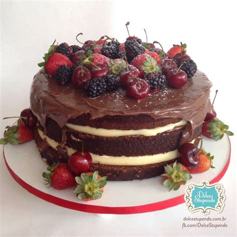 Naked Cake De Chocolate Brigadeiro Branco E Frutas Vermelhas Naked Cake Cake Chocolate