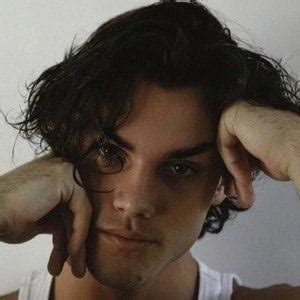 Grayson Dolan - Bio, Facts, Family | Famous Birthdays