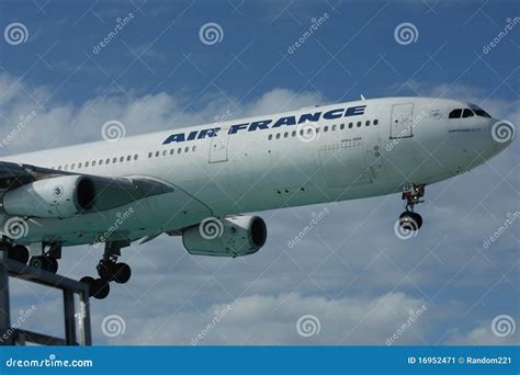 Air France - Airbus A340 Landing Editorial Photo - Image of martin, airliner: 16952471