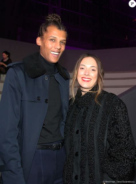 Stromae et sa femme Coralie Barbier au défilé Victoria's Secret Paris ...