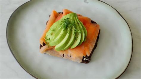 Gerookte Zalm En Avocado Op Brood2 Copy Culinea Nl