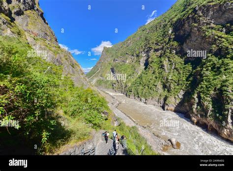 River Canyon Of Tiger Leaping Gorge In Shangri La China Stock Photo