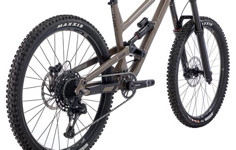 Commencal Clash Ride The Floating Pivot