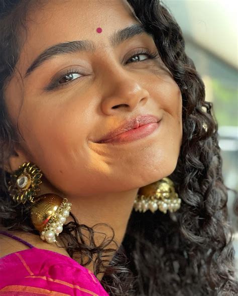 Hot Anupama Parameswaran Looks Sexy In Saree IiQ Entertainment