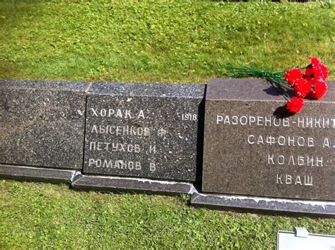 Burials in the Kremlin Wall Necropolis in Moscow, Russia.: Burials in ...