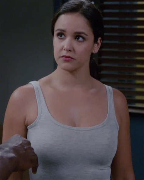 melissa fumero as amy in b99 | Melissa fumero, Amy santiago, Girl ...
