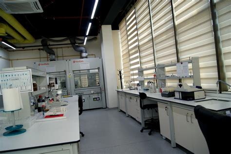 Kimya Bölümü Öğrenci Laboratuvarları