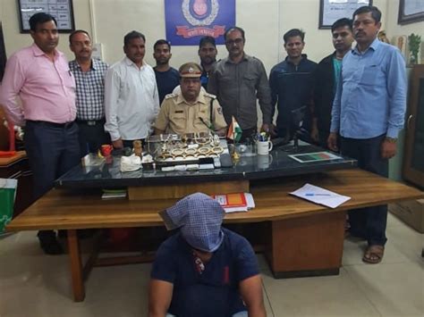 Railway Police Arrests Thief In Jalgaon Jewellery Worth Rs 128 Lakh