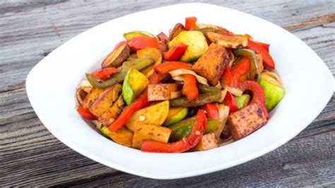 receta de salteado de tofu  plato vegetariano completo