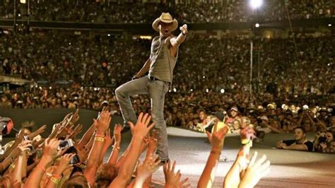 Kenny Chesney Will Return To Milwaukee In June