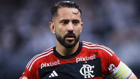 Apalavrado Verton Ribeiro De Malas Prontas Para Deixar O Flamengo Em