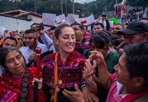 La Candidata Presidencial Claudia Sheinbaum Se Re Ne Con Ind Genas Del