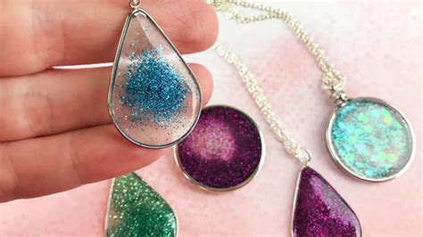 How To Make A Floating Glitter Pendant