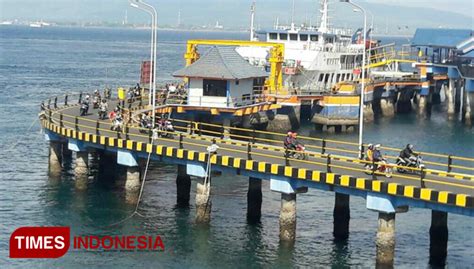 Perawatan Dermaga Antrean Kendaraan Di Pelabuhan Ketapang Memanjang