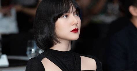 Áo Hải Tú vẫn hot giữa drama trà xanh các chị em quảng cáo ầm ầm
