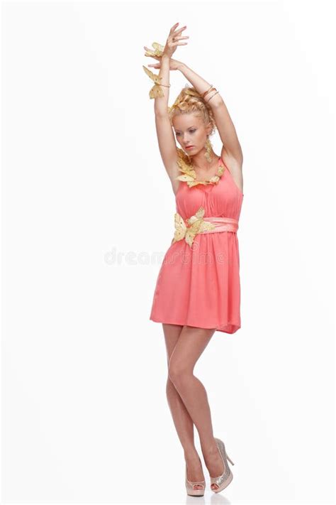 Sexy Blonde Frau Im Rosa Kleid Stockfoto Bild von mädchen attraktiv