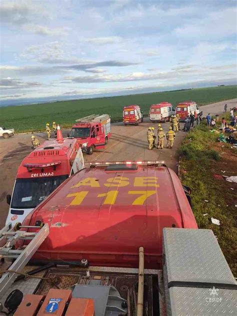 Ônibus de turismo tomba no DF 25 feridos sendo 1 criança em estado grave