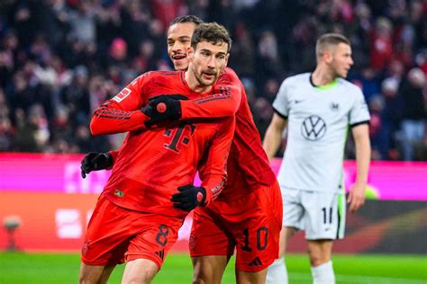 Bundesliga Bayern Munich Survive Late Scare To Edge Wolfsburg In