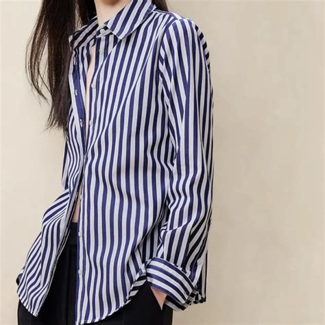 Banana Republic Tops Banana Republic The Perfect Shirt Collared Gray And White Striped Shirt