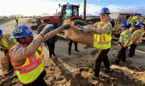 EMERGENCY LEVEE REPAIR - Manteca Bulletin