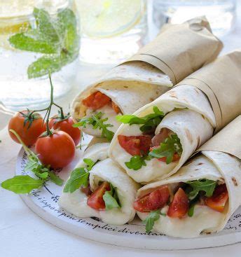 Piadina Con Pomodorini Zucchine Grigliate E Squaquerello Nonno Nanni