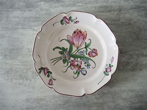 Ancienne Assiette Creuse en Faïence Décor Floral Vintage French Finds