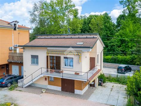 Casa Indipendente In Vendita A Castelnovo Di Sotto Castelnovo Di Sotto