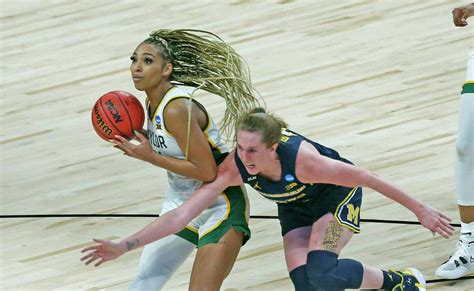 Storied Programs Baylor UConn Clash For Spot In Final Four