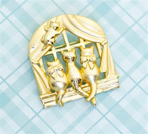 Golden Window Cats Vintage Brooch By Ajc L26 Etsy