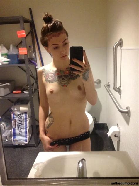 New Nude Mirror Selfies Porn Pic