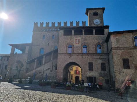 Borgo Di Castell Arquato Piacenza In Emilia Romagna E Borghi