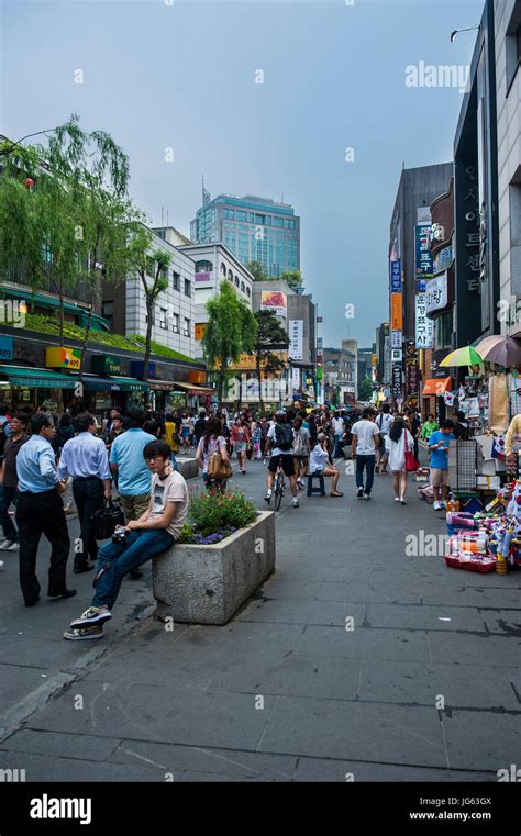 Insadong-gil shopping district, Seoul, South Korea Stock Photo - Alamy