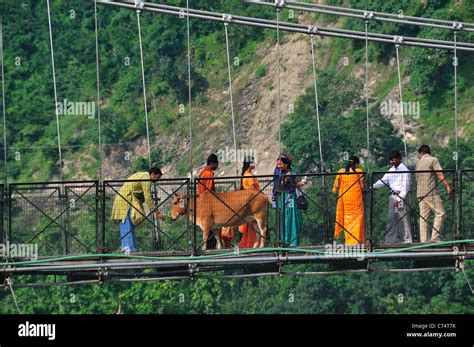 Hanging bridge at Lakshman Jhula in Rishikesh Stock Photo - Alamy