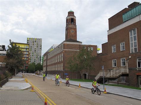 Barking Town Hall © Stephen Craven Cc By Sa20 Geograph Britain And